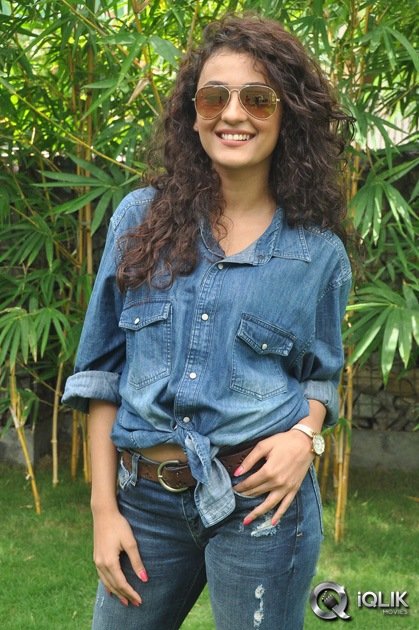 Seerat-Kapoor-at-Run-Raja-Run-Press-Meet
